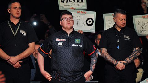 Keane Barry over WK darts-pot tegen Michael van Gerwen: 'Heb het in me om te winnen'