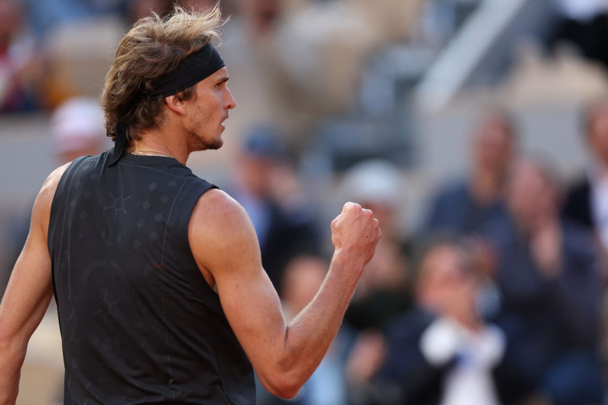 🎥 | Alexander Zverev klopt Carlos Alcaraz in heerlijke partij en staat in halve finale van Roland Garros