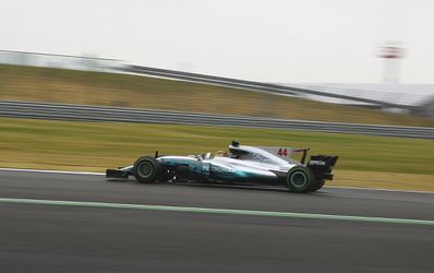 Hamilton laat een perfect rondje zien op Silverstone (video)