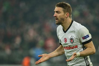 Speler Besiktas mogelijk 2 jaar de bak in voor uitschelden scheidsrechter