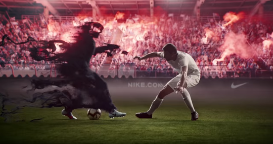 GRU-WE-LIJKE reclame van Nike voor verse voetbalschoenen (video)