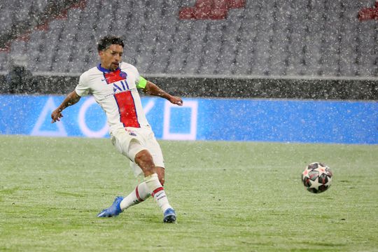 🎥 | Waar is de Bayern-defensie? Marquinhos krijgt alle tijd en zet PSG op 2-0