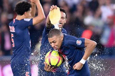 Feestvarken Mbappé wil toch niet meer naar Real: 'Ik ben hier en onderdeel van het project'
