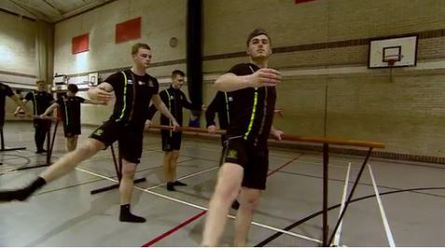 Rugbytalenten moeten elke week balletten, en hebben het naar hun zin (video)