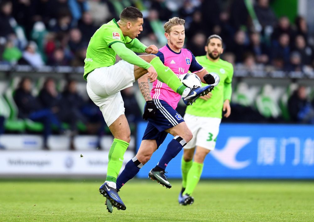 Bruma wint met Wolfsburg van HSV, Bazoer houdt bank warm