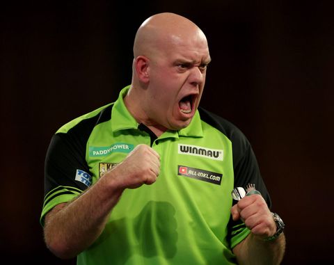 Michael van Gerwen eenvoudig langs 'lastige horde' Stephen Bunting op WK darts