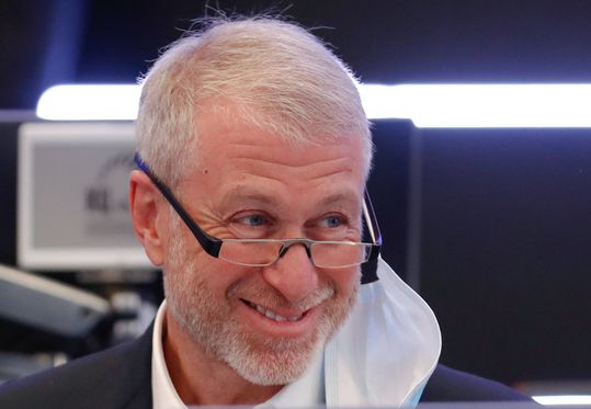 Zo gingen de gesprekken tussen Chelsea-eigenaar Abramovich en trainer Ancelotti: '?', '!'