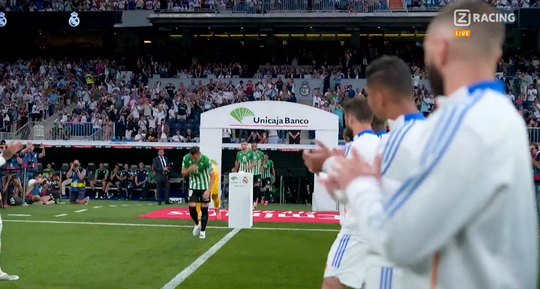 🎥 | Bijzonder tafereel in Santiago Bernabéu: een dubbele erehaag