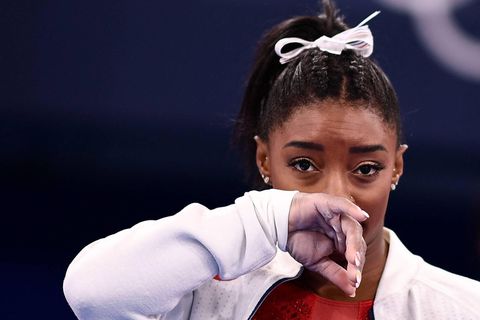 Topturnster Simone Biles trekt zich met 'mentale problemen' ook terug uit individuele finale