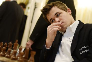 Carlsen presteert op het moment dat het écht moet op WK Schaken
