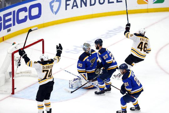 Boston Bruins houden Stanley Cup retespannend en dwingen 7e duel af