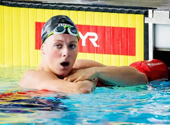 WAUW! Kira Toussaint zwemt na doping-gedoe meteen naar WK-limiet