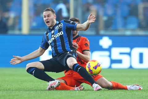 Koopmeiners en De Roon winnen met Atalanta met grote cijfers van Spezia zonder Zoet