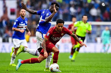 AS Roma speelt gelijk tegen Sampdoria door onhandig rood van Kluivert