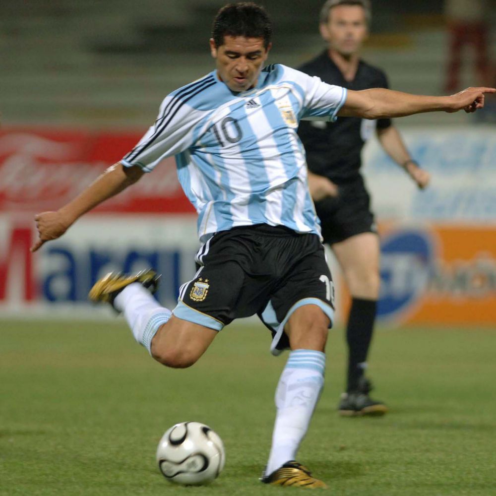 Wat is mooier? De panenka van Riquelme of de excuses? (video)