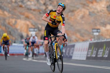 Ronde van de Emiraten: Jonas Vingegaard wint namens Jumbo-Visma bergrit