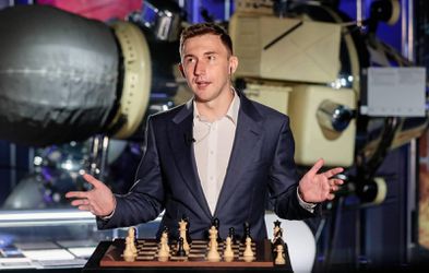Deze Russische schaker (geboren in Oekraïne) ligt overhoop met schaakbond om provocerende tweets