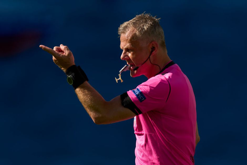 Björn Kuipers gaat misschien toch door met fluiten op topniveau: 'Zo ver ben ik nog niet'