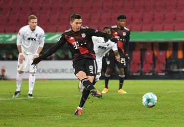 Doelpuntenmachine Robert Lewandowski schiet Bayern langs Augsburg