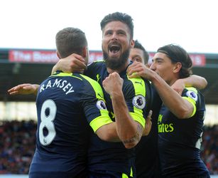 Arsenal met dikke cijfers langs Stoke, ondanks 'Hand van Crouch' (video's)