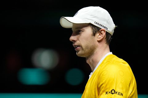 Botic van de Zandschulp niet opgewassen tegen tennisgeweld van Stefanos Tsitsipas