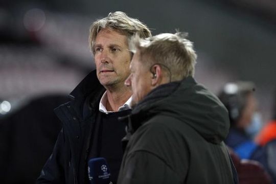Ajax wil snel duidelijkheid over mysterie rond positieve coronatests: 'Dit is opmerkelijk'