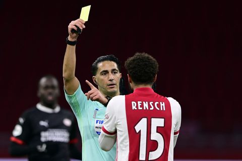 Ajax komt niet ongeschonden uit wedstrijd tegen PSV: deze spelers zijn geschorst