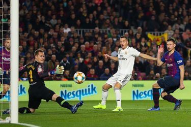 Lucas Vazquez krijgt Camp Nou al vroeg stil na briljante assist Benzema (video)