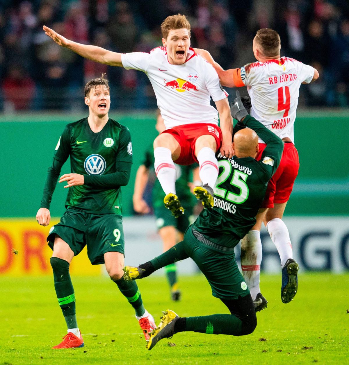Leipzig te sterk voor het Wolfsburg van Weghorst en Verhaegh in Duitse beker