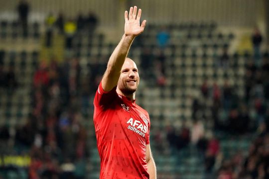 Ron Vlaar (35) stopt per direct met voetballen