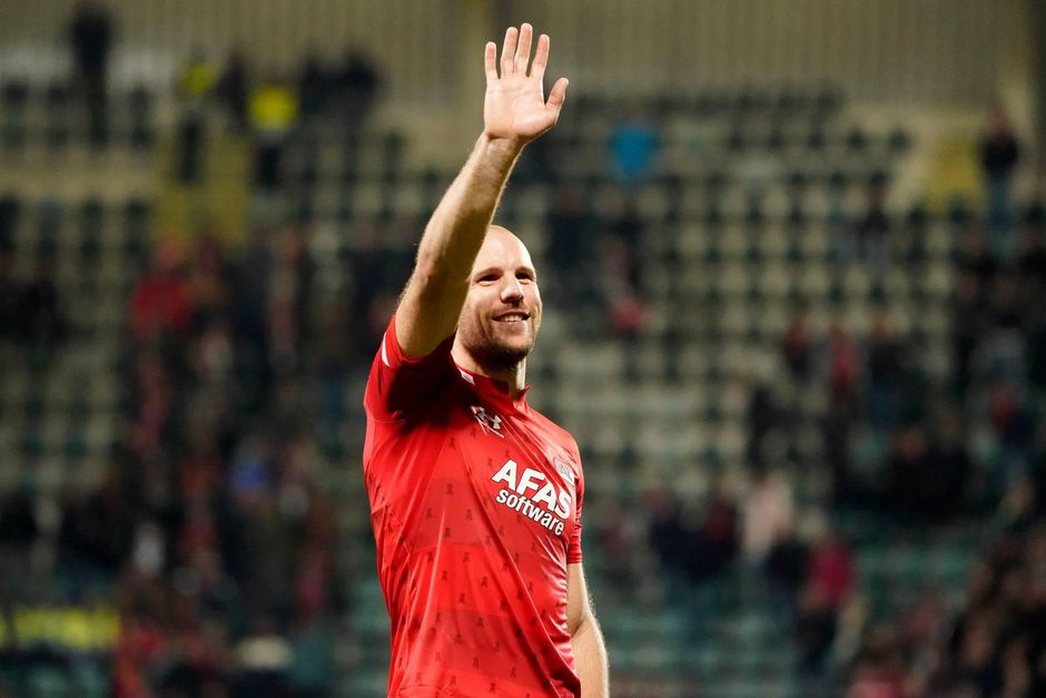 Ron Vlaar (35) stopt per direct met voetballen