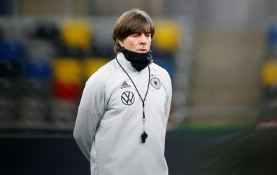 Bijna niemand ziet het nog zitten in de Duitse bondscoach Löw na grootste nederlaag in bijna 100 jaar
