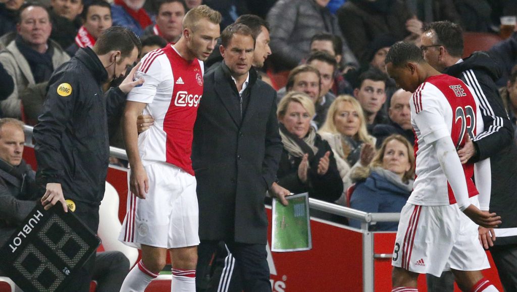 De Boer kijkt nog niet naar Jong Ajax voor verdediging