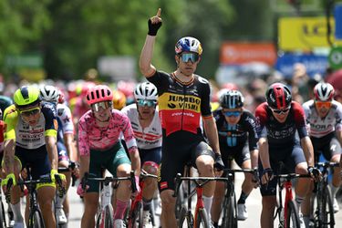 Klaar voor de Tour? Wout van Aert sprint naar winst 1e etappe Criterium du Dauphiné