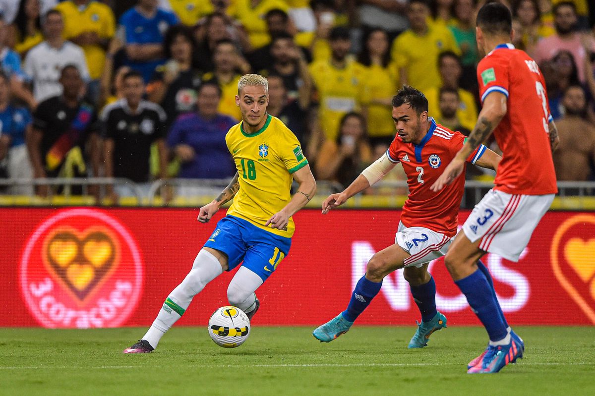 Antony helpt Brazilië bij basisdebuut aan ruime overwinning