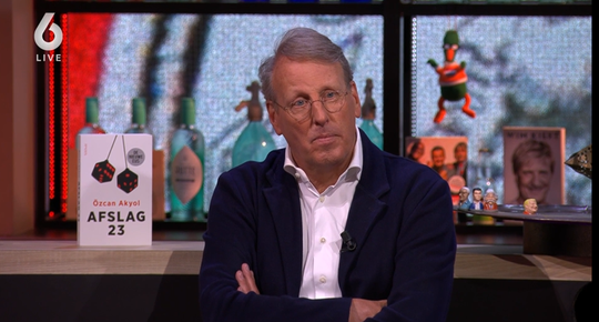 🎥 | Fixt Louis het? 'Alex Kroes kan eerder aan de slag bij Ajax door band AZ met Van Gaal'