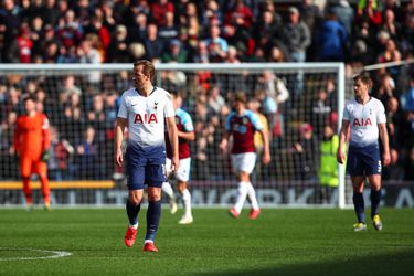 Tottenham verliest verrassend bij Burnley en loopt averij op in titelstrijd (video)