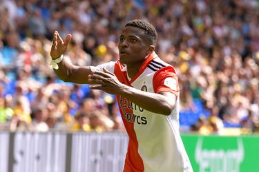 Javairo Dilrosun debuteert met heerlijke goal voor Feyenoord in Eredivisie: 'Ja, dat deed ik bewust'