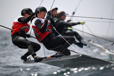 Lekker! Nederlandse zeilers cruisen op olympisch water naar WB-zege