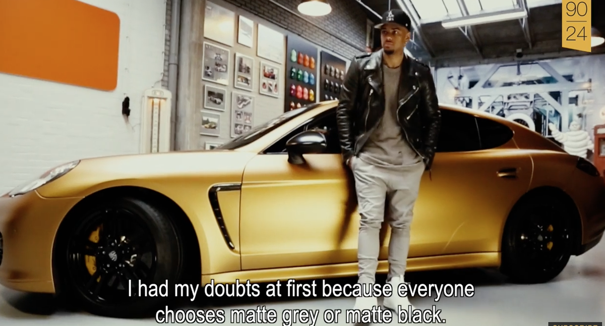 Locadia maakt de blits met gouden Porsche (video)