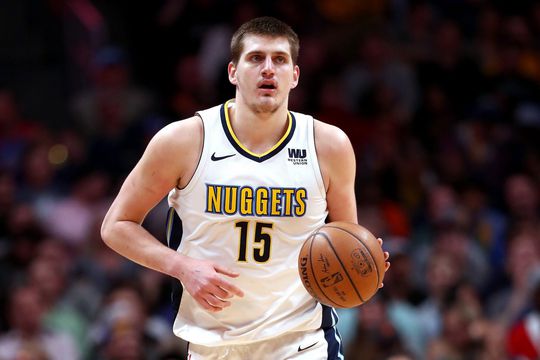 Denver Nuggets zeker van play-offs na zege bij Boston Celtics