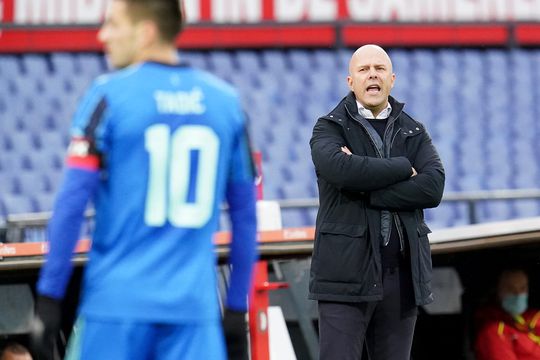 Feyenoord-trainer Arne Slot in aanloop naar Klassieker: 'Ajax behoort tot de Europese top'