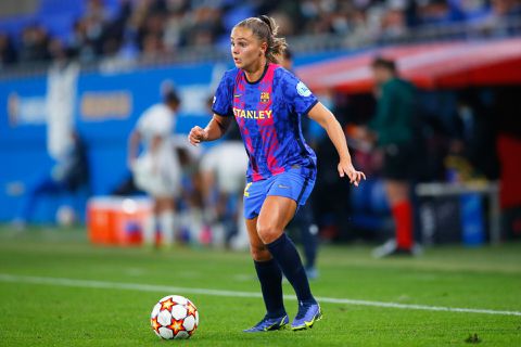 Was de verlovingsring te zwaar? Lieke Martens loopt opvallende blessure op