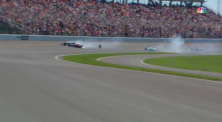 🎥 | Flinke KLAPPER Indy500: Graham Rahal vliegt de muur in vanwege loszittende band