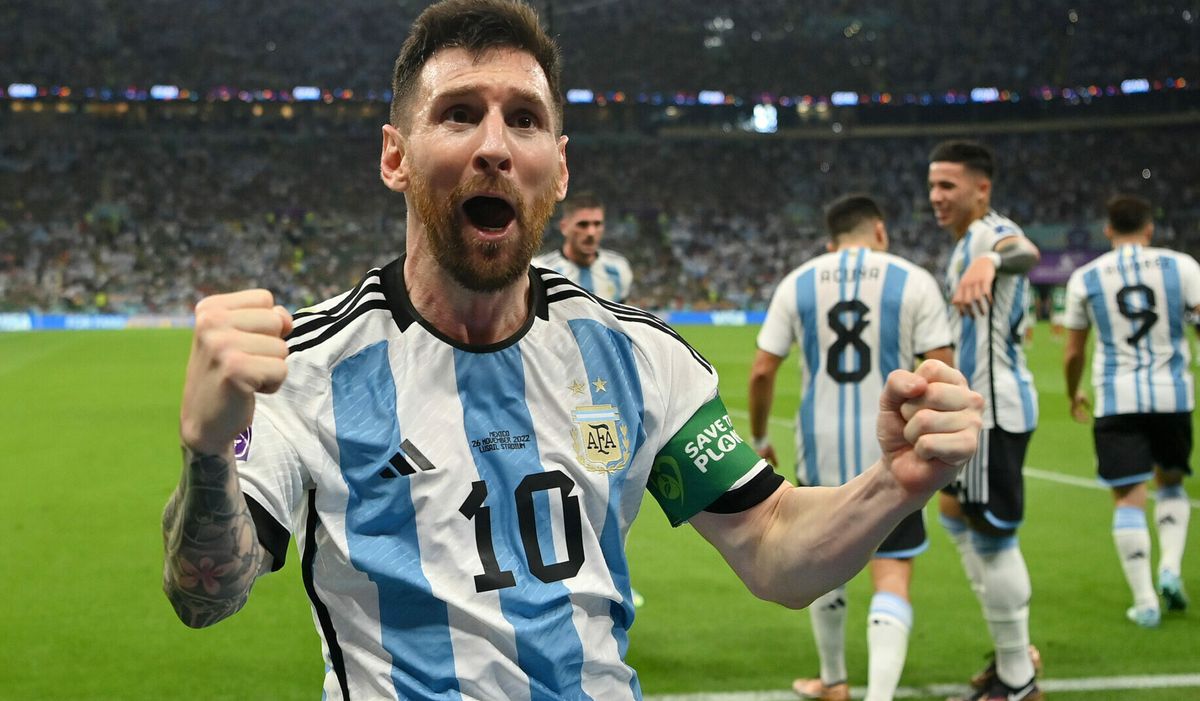 🎥  | Met deze schuiver helpt Lionel Messi Argentinië uit de problemen