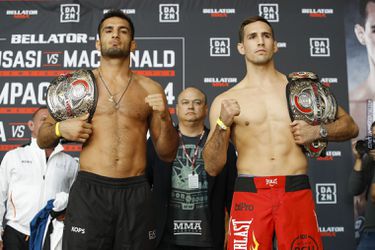 WOW! Gegard Mousasi slaat Rory MacDonald tot moes (video)