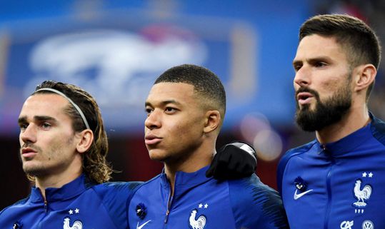 🎥 | Relletje bij Frankrijk: Kylian Mbappé juicht NIET na doelpunt van Olivier Giroud