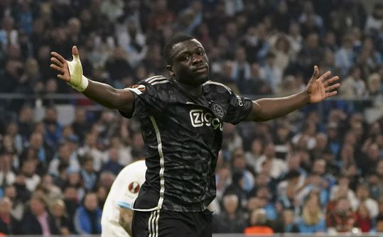 Brian Brobbey haalt zijn schouders op: 'Eerlijk gezegd scoor ik bijna altijd, dus die kritiek, ja...'