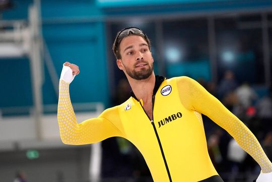 Zieke Kjeld Nuis tóch aanwezig in Thialf bij NK Afstanden, maar alleen voor speciale reden