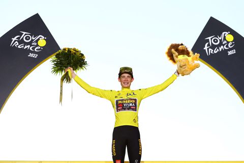 Jonas Vingegaard onder de indruk van Champs-Élysées: 'Al die mensen komen voor mij?'